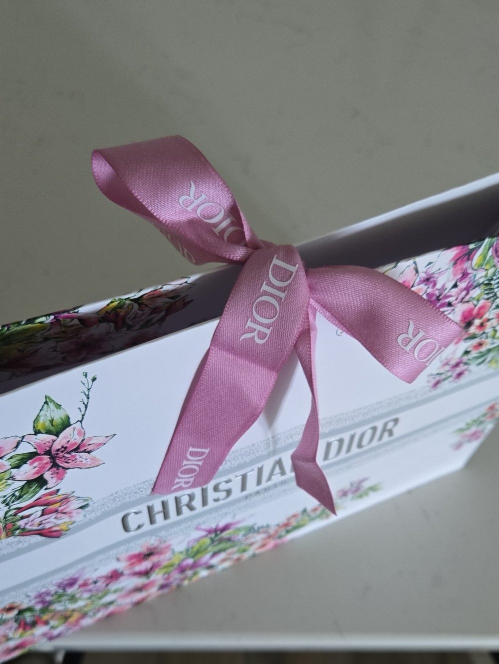New Never Used Christian Dior Floral Gift Bag with Pink Ribbon 9 1/2 × 7 In - Picture 2 of 5